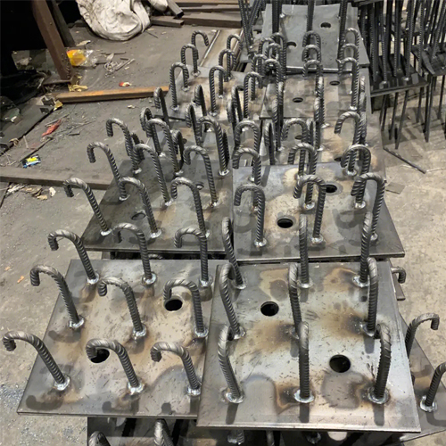 图纸中如何确定贺州预埋件的位置？